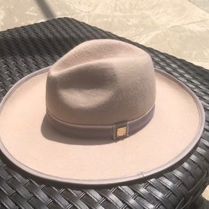 Henri Bendel Blake hat